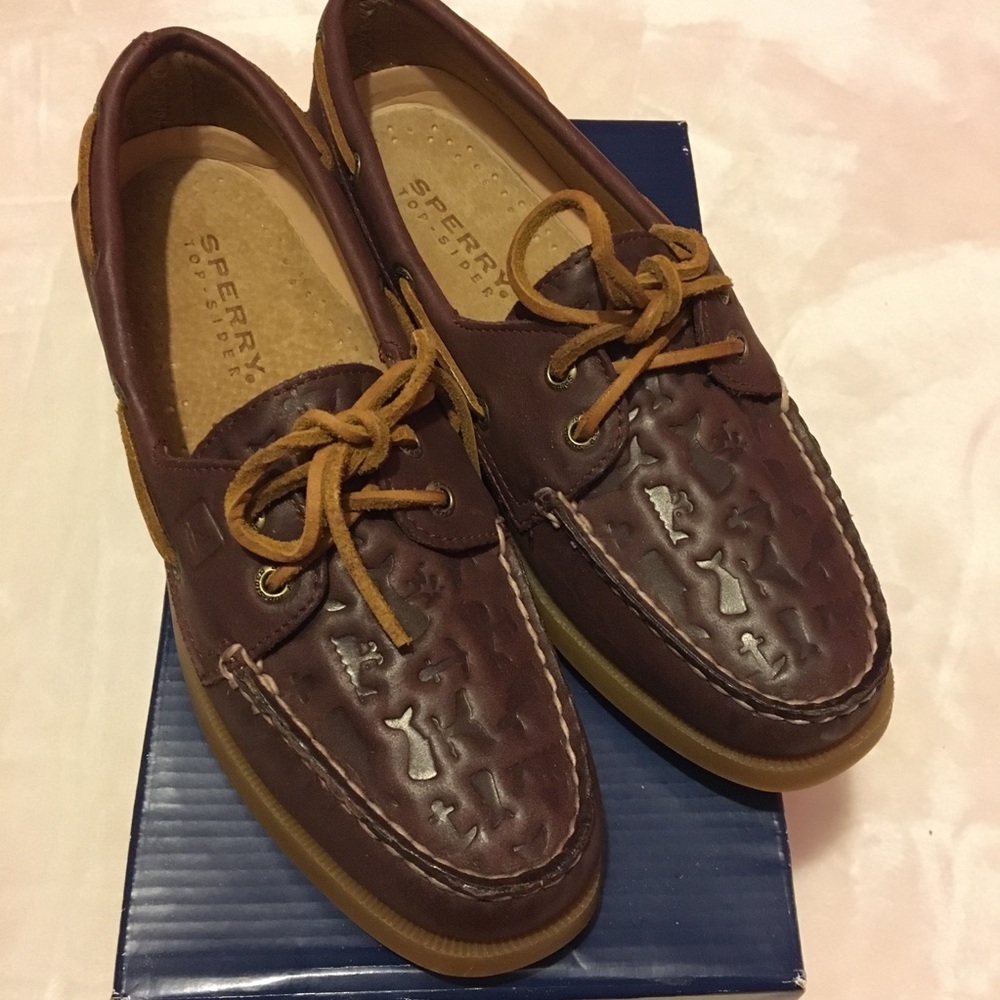 Sperry top sider 2 eye boat shoes. Size 7M. New